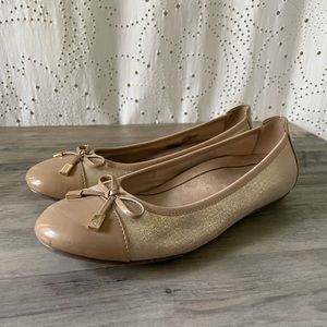 Vionic Ballet Flat Shoes Size 7.5 Nude Gold Shimmer Bow Like New